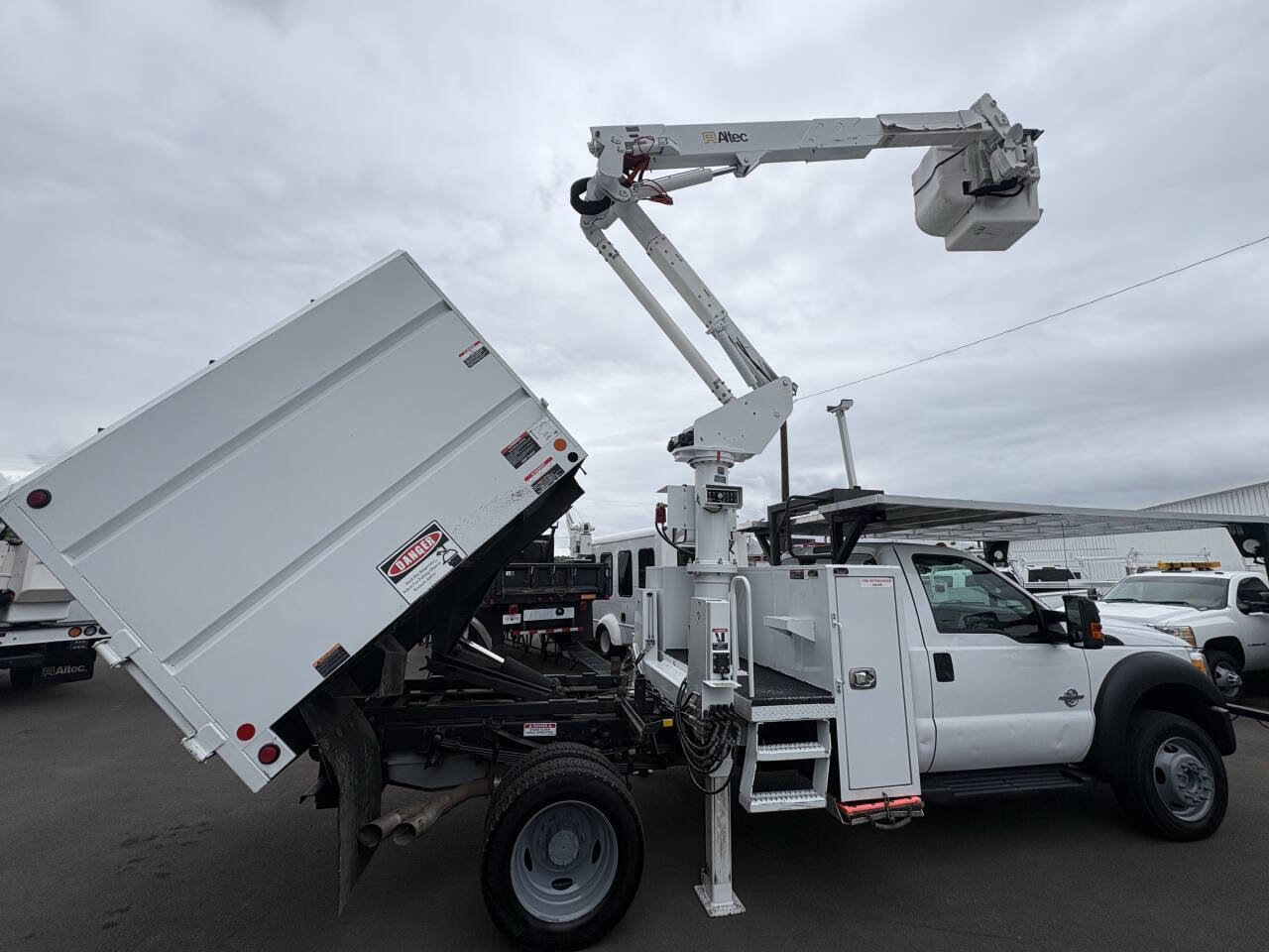 Used 2016 Ford F550 4x4 Regular Cab Super Duty image 18