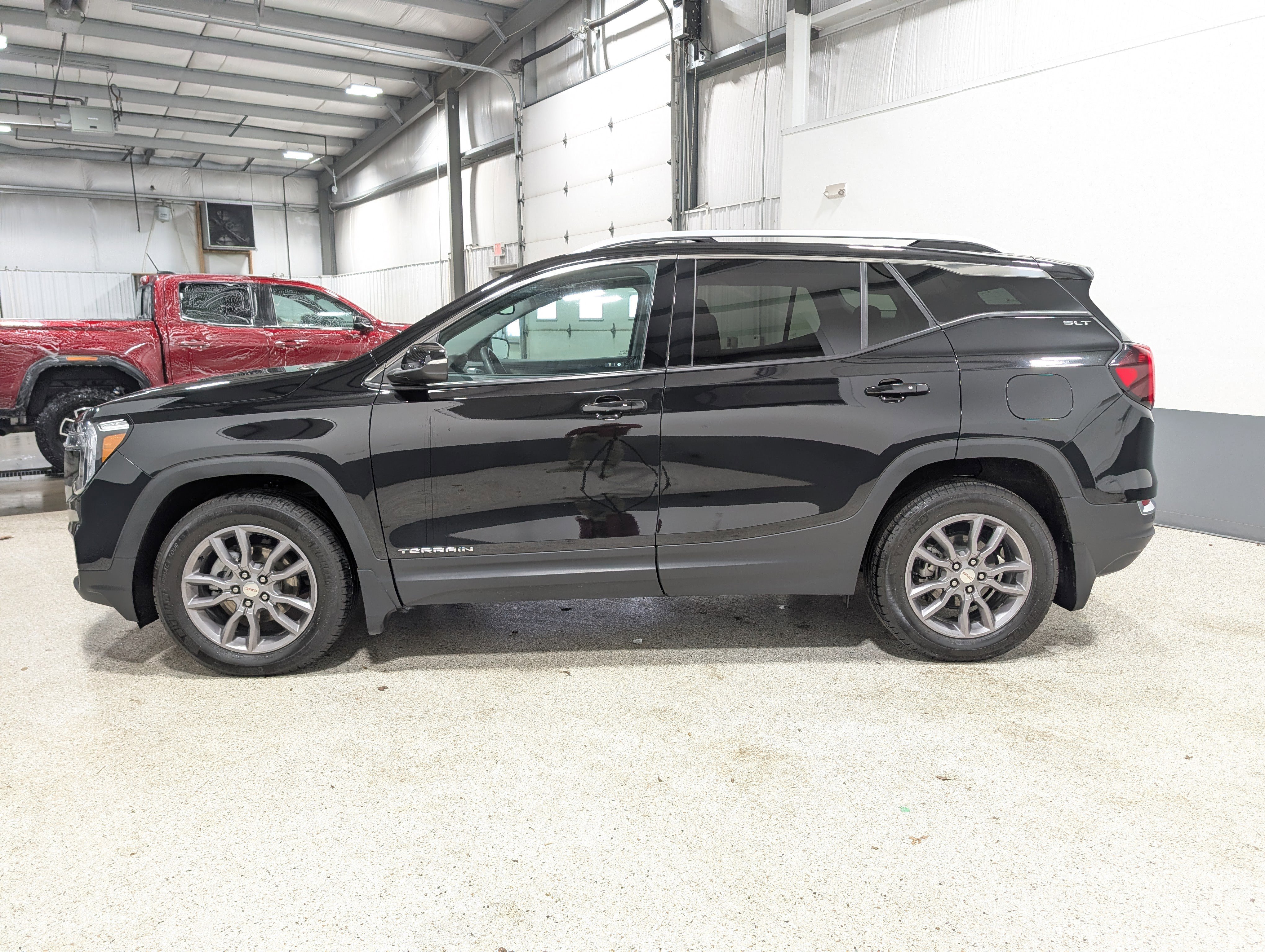 Used 2023 GMC Terrain SLT w/ Infotainment Package II image 6