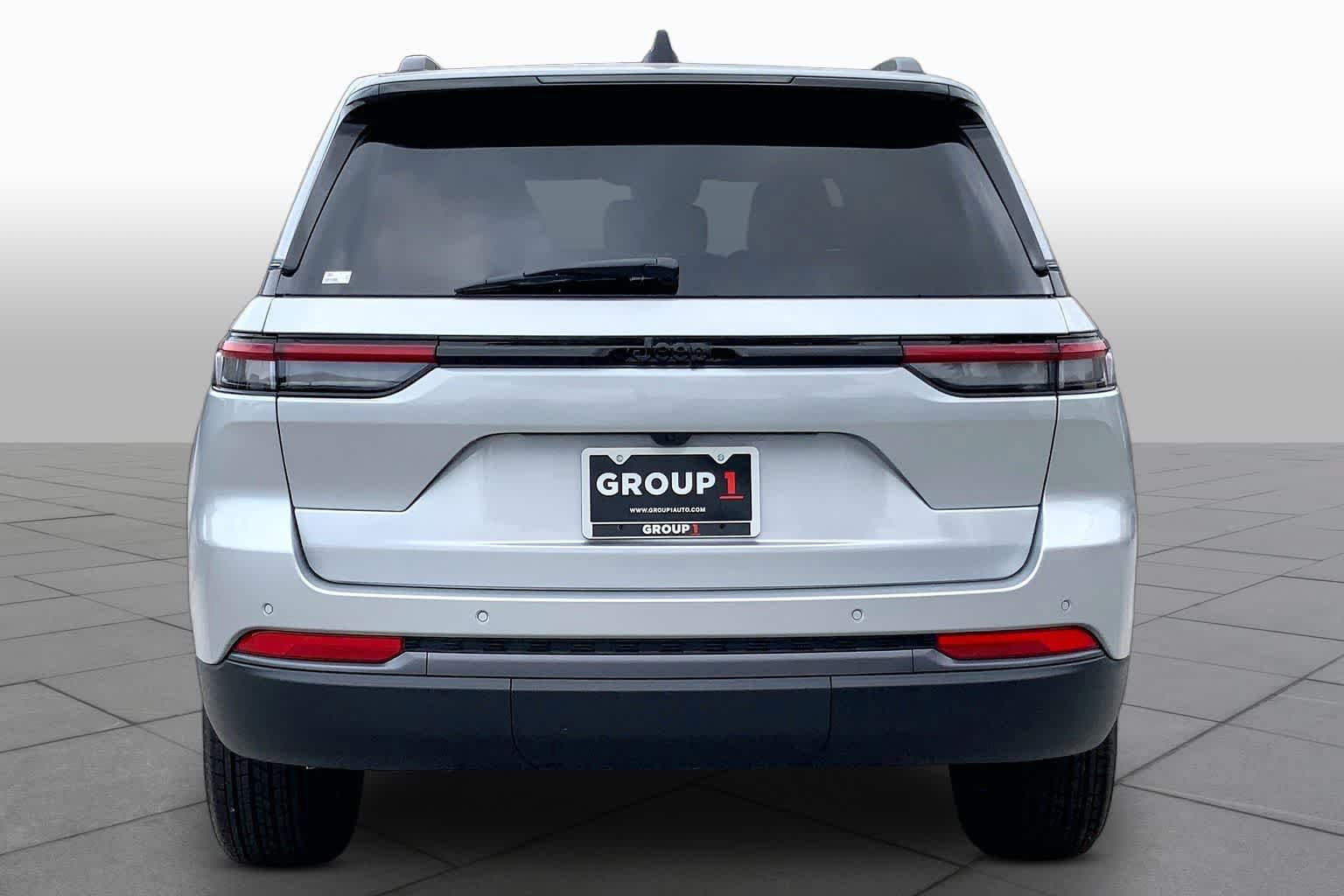 New 2026 Jeep Grand Cherokee Altitude RWD image 4