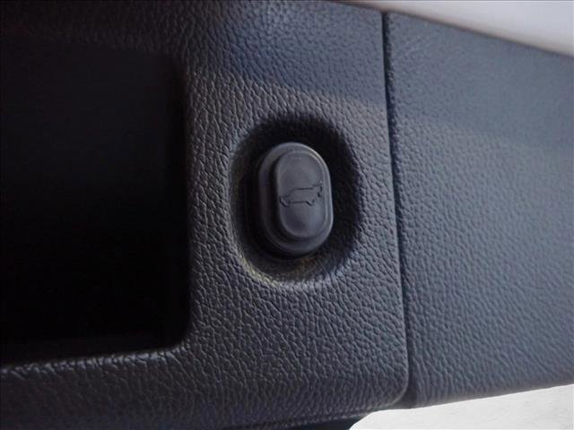 Used 2015 Chevrolet Suburban LT w/ Luxury Package image 9