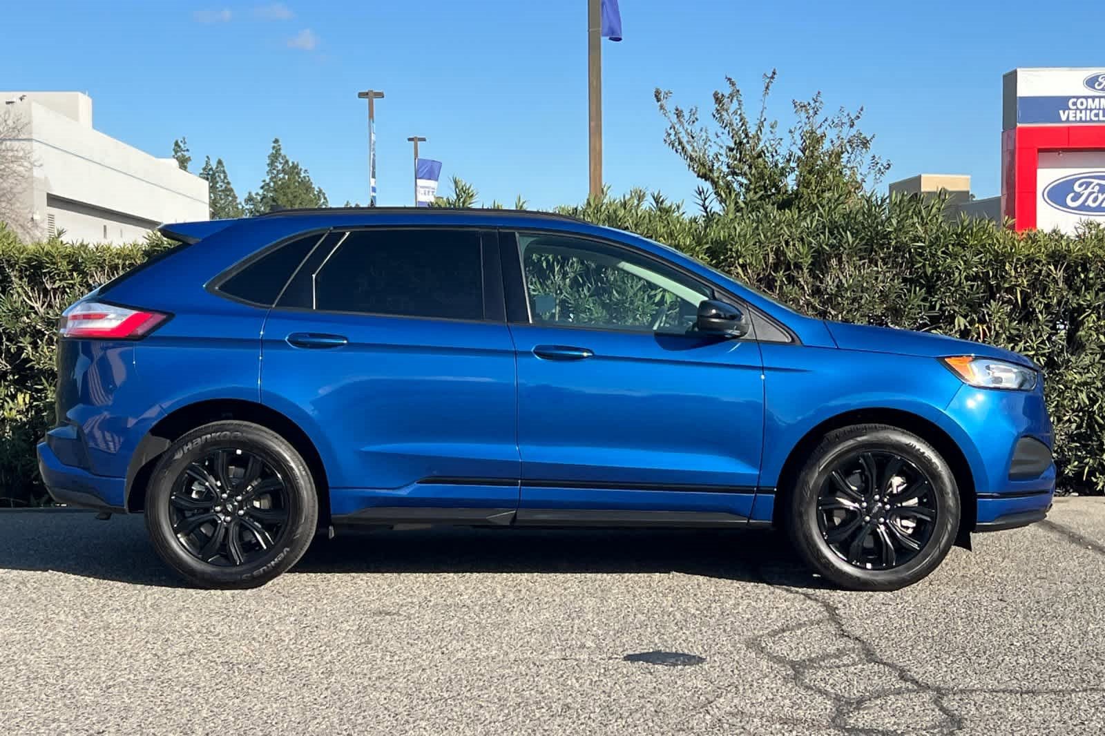 Certified 2024 Ford Edge SE w/ Black Appearance Package image 9