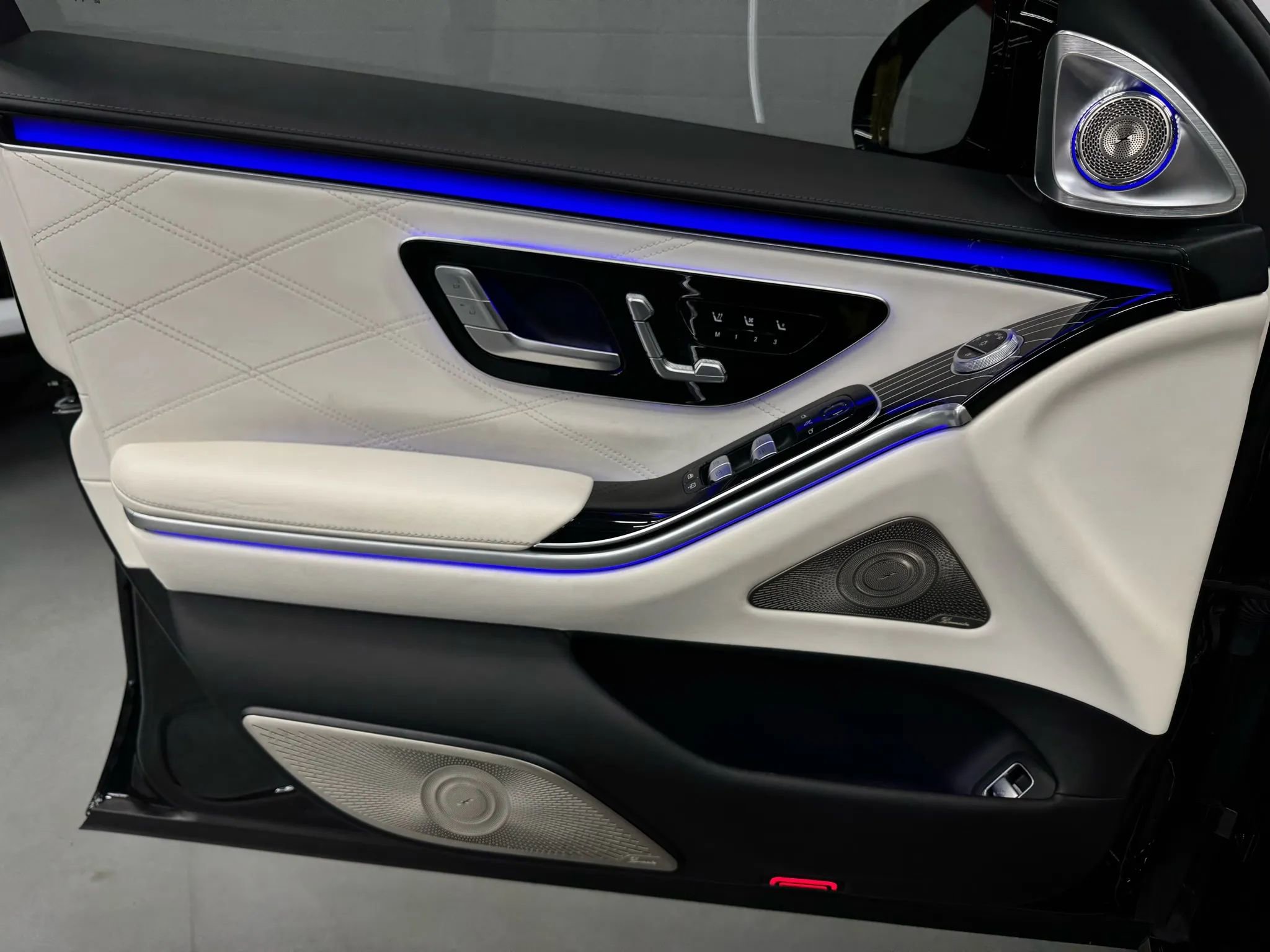 Used 2023 Mercedes-Benz Maybach S 680 S 680 4MATIC Sedan 4D w/ Manufaktur Leather Package image 32