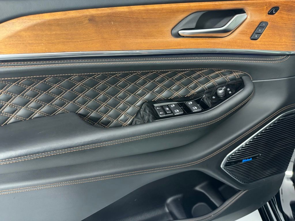 Used 2023 Jeep Grand Cherokee Summit image 18