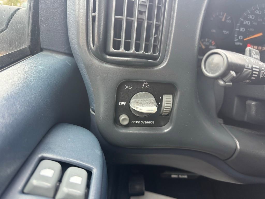 Used 2000 Chevrolet Express 3500 Extended Passenger w/ LS Preferred Equipment Group RWD image 27