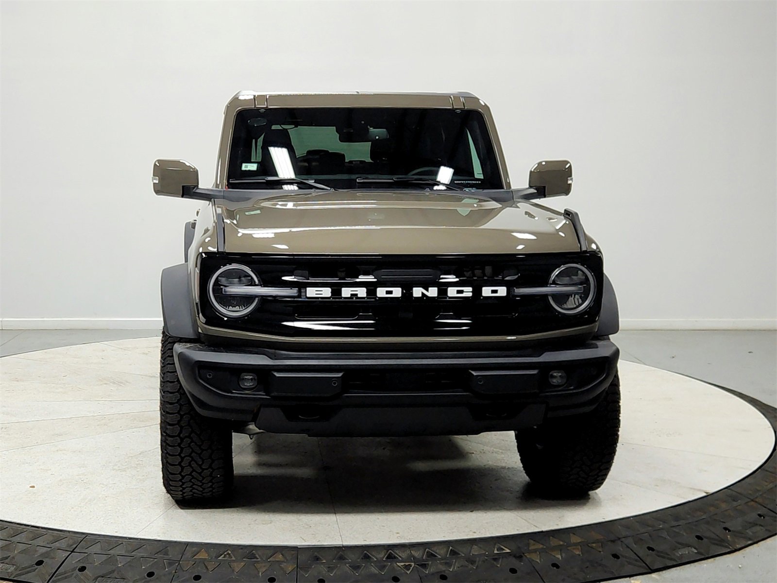 New 2025 Ford Bronco Outer Banks w/ Sasquatch Package image 2