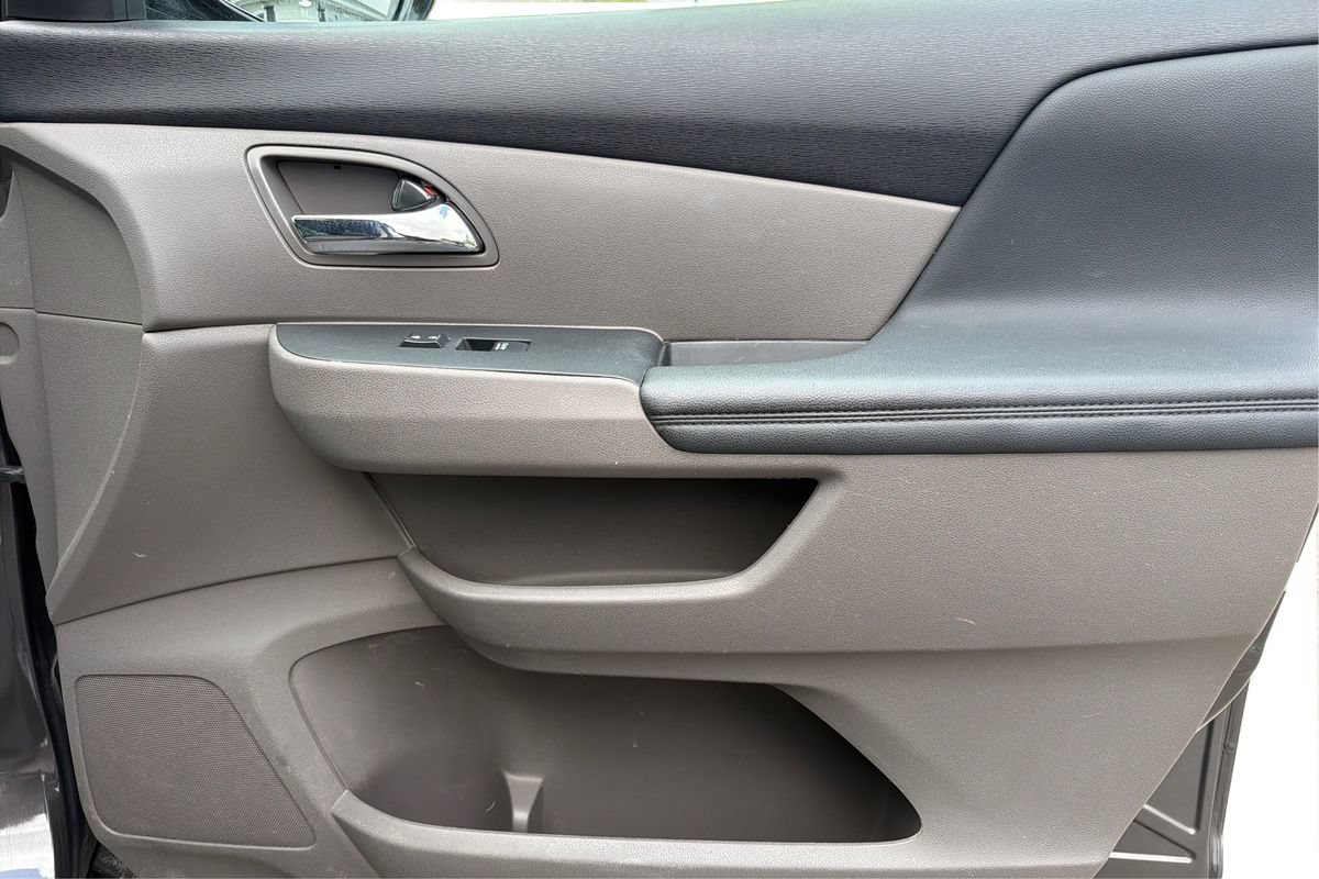 Used 2015 Honda Odyssey Touring Elite image 23