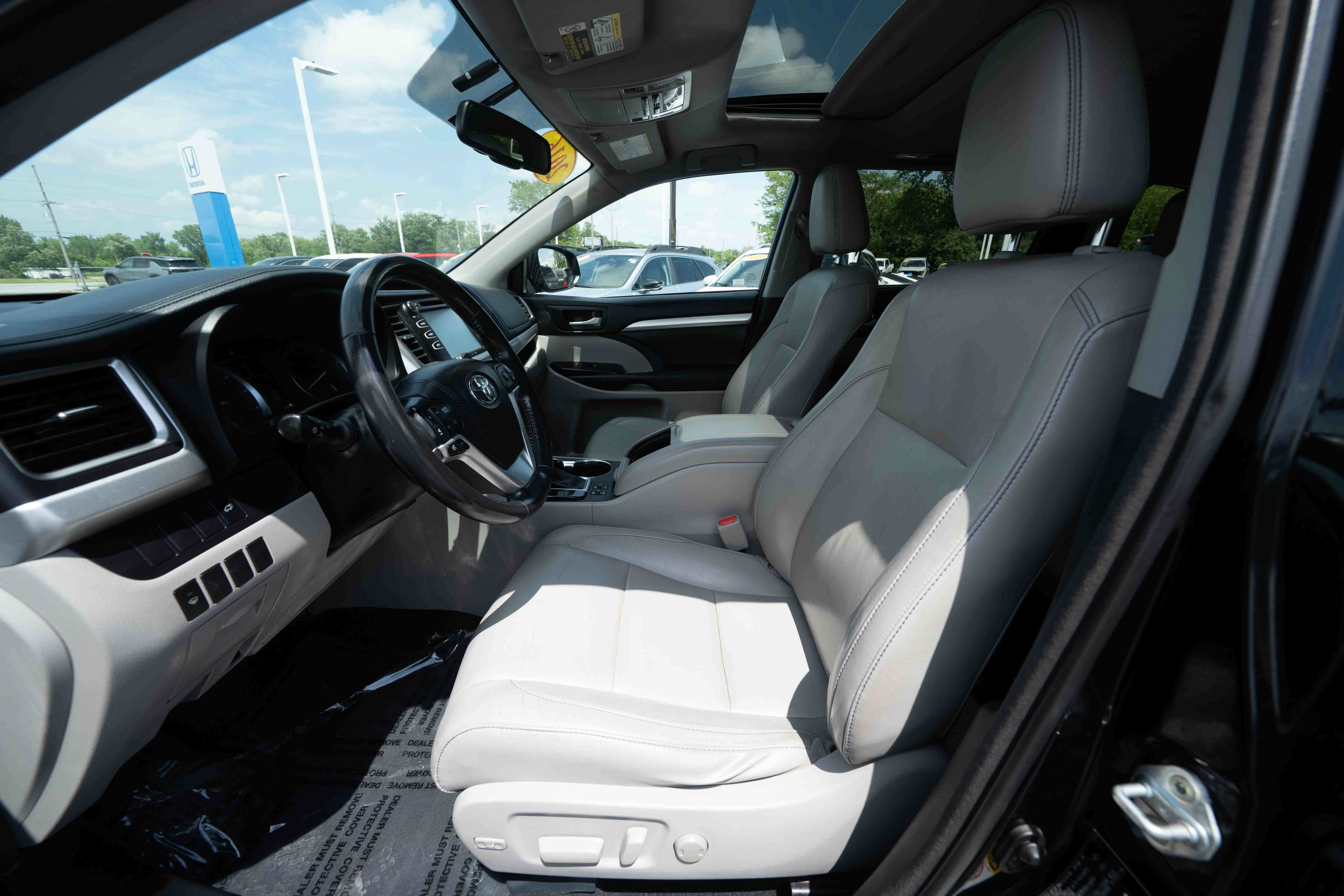Used 2016 Toyota Highlander XLE AWD/4WD image 9