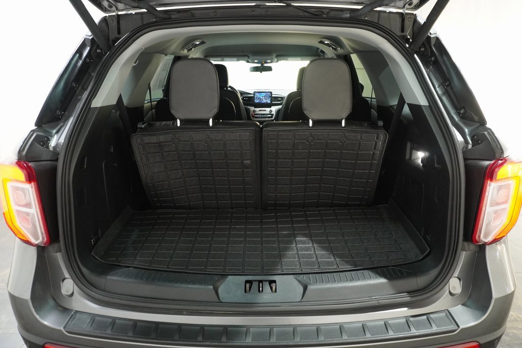 Used 2022 Ford Explorer XLT w/ Equipment Group 202A image 7