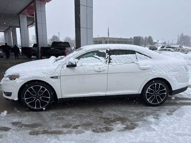 Used 2019 Ford Taurus Limited image 4