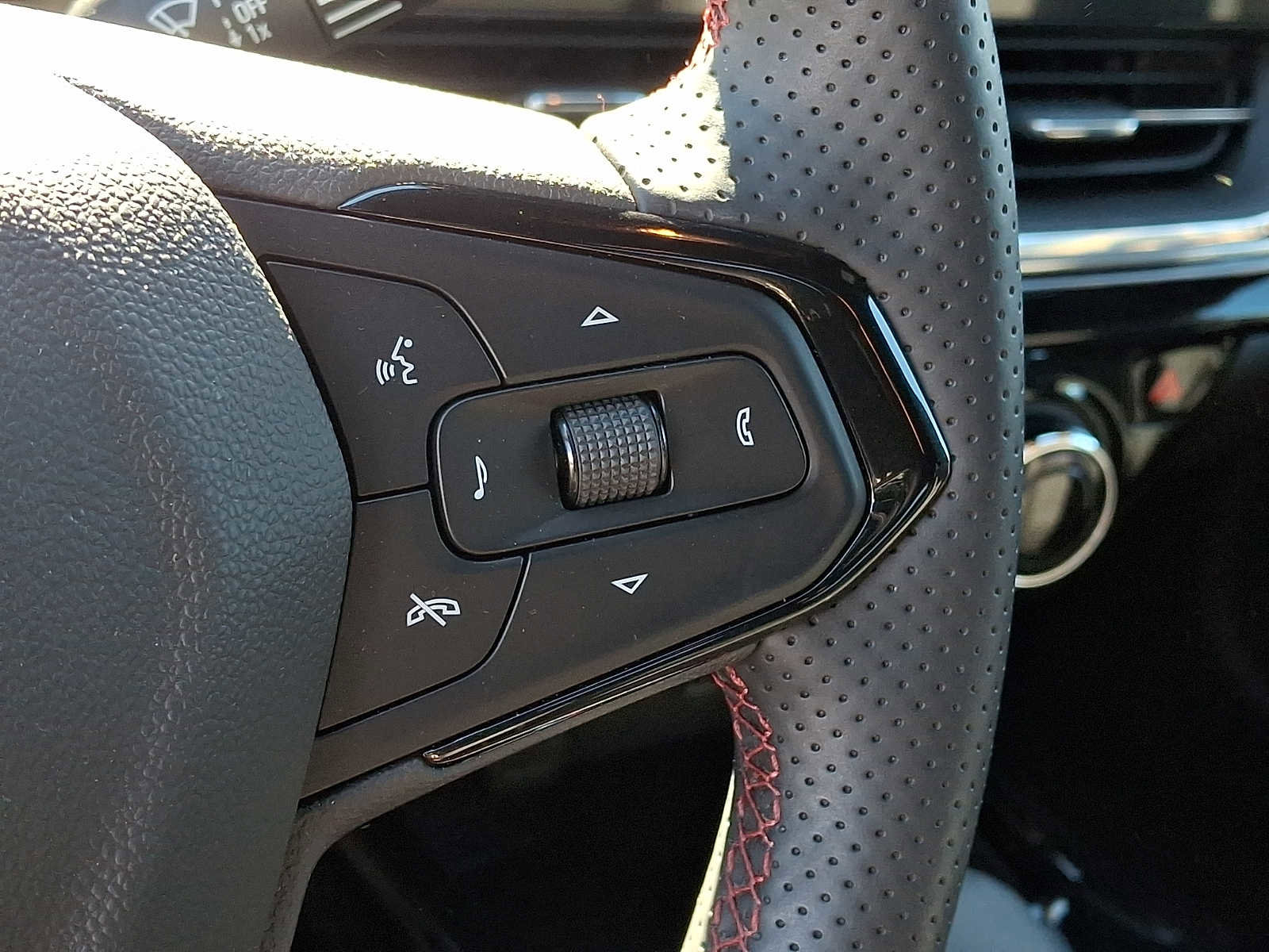 Used 2025 Chevrolet Trax RS w/ Driver Confidence Package image 21