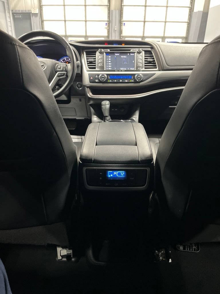 Used 2019 Toyota Highlander XLE AWD/4WD image 35