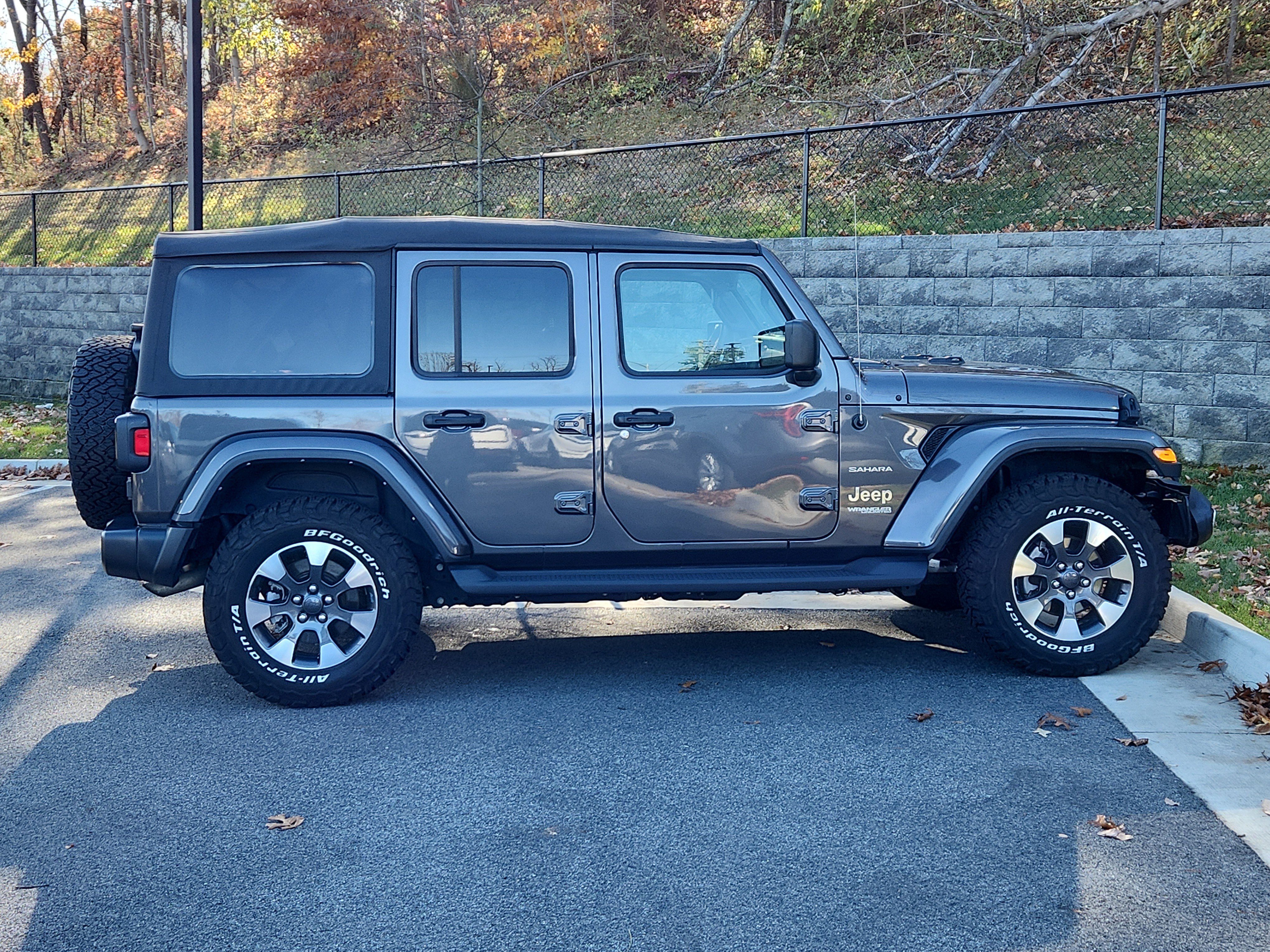 Used 2022 Jeep Wrangler Unlimited Sahara w/ Cold Weather Group image 11