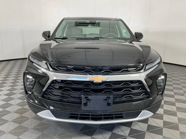 Used 2025 Chevrolet Blazer LT AWD/4WD image 2