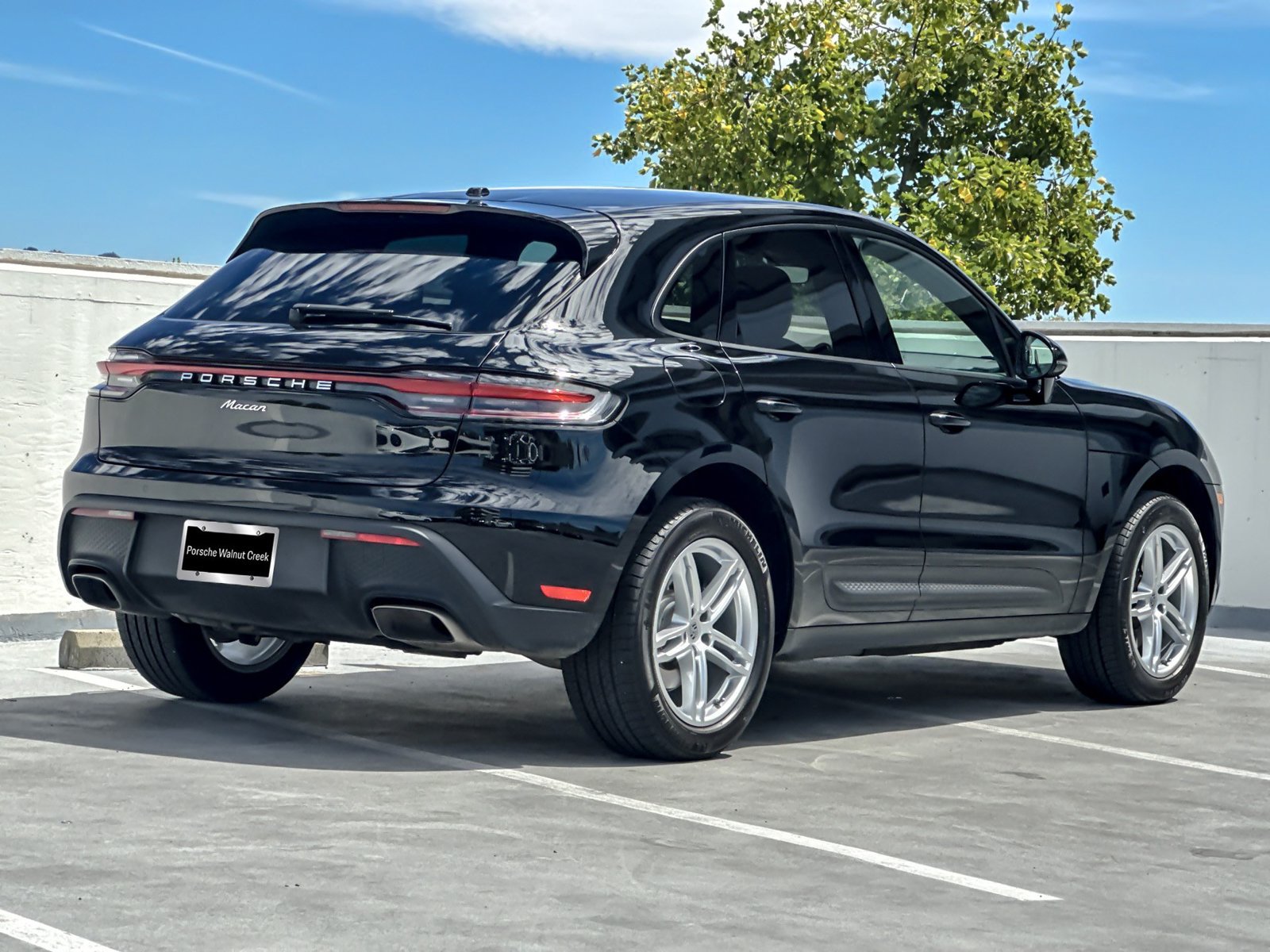 Certified 2026 Porsche Macan AWD/4WD image 9
