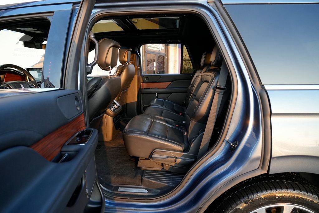 Used 2019 Lincoln Navigator Select image 31