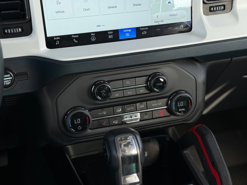 Certified 2025 Ford Bronco Heritage Edition AWD/4WD image 23