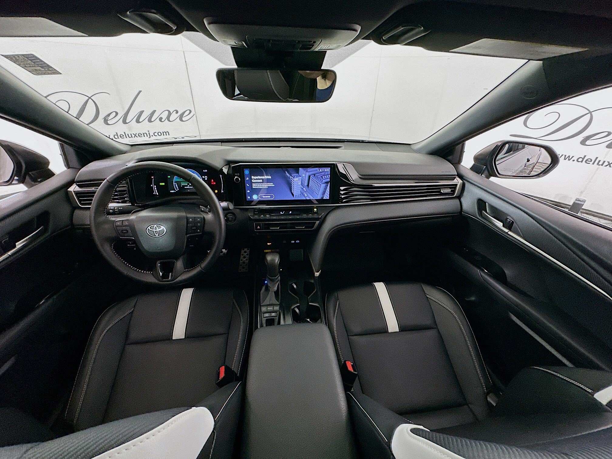 Used 2025 Toyota Camry SE w/ Multimedia Upgrade Package FWD image 19