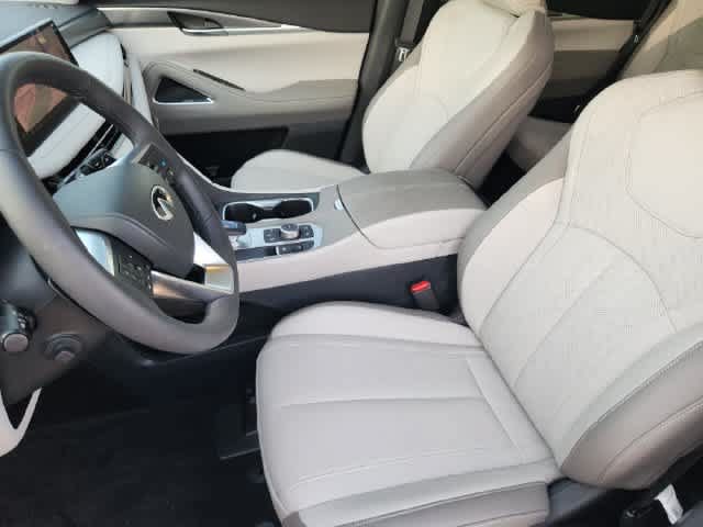 Certified 2027 INFINITI QX60 Luxe w/ Cargo Package FWD image 11