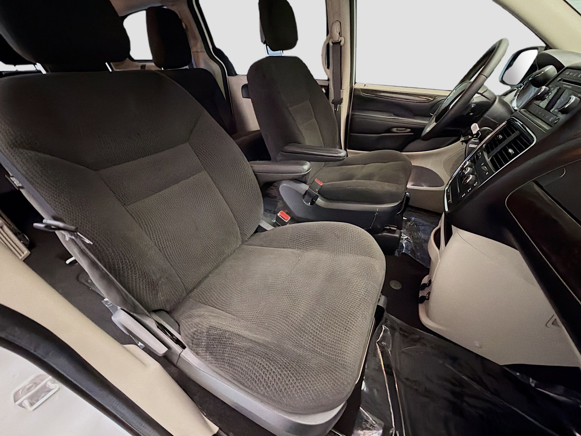 Used 2016 Dodge Grand Caravan American Value Package w/ UConnect Hands-Free Group image 13