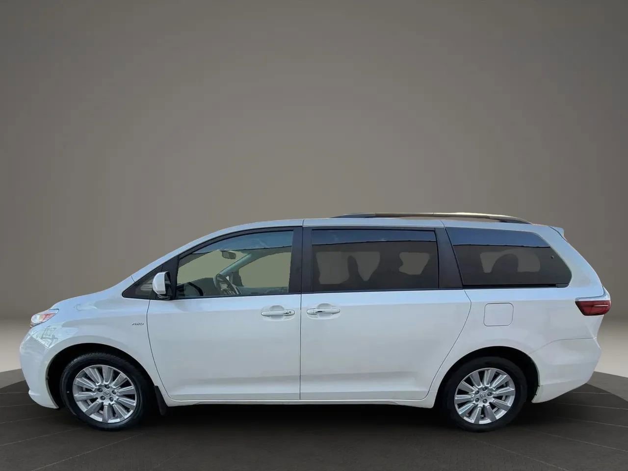 Used 2017 Toyota Sienna XLE w/ XLE Navigation Package AWD/4WD image 8