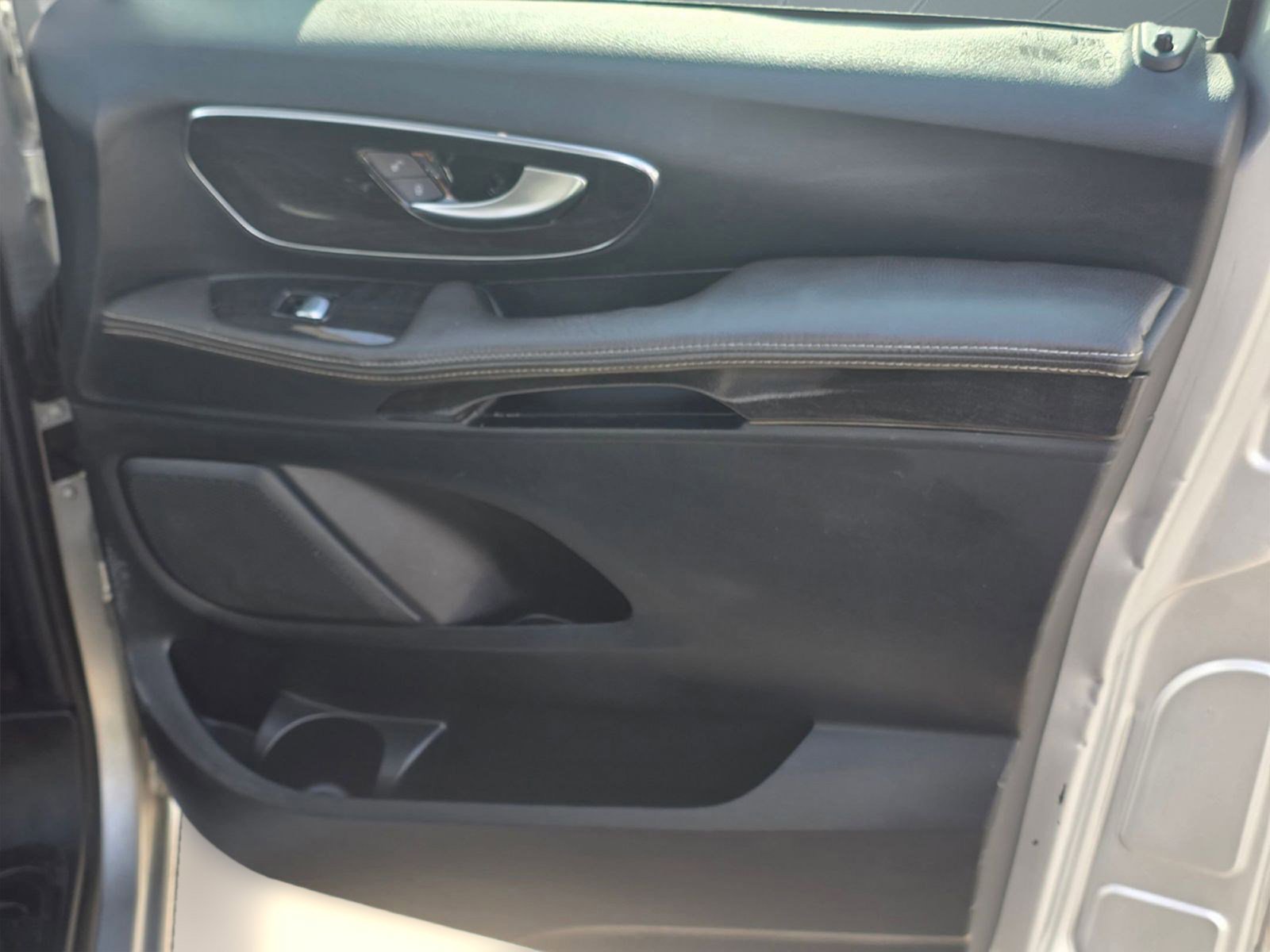 Used 2018 Mercedes-Benz Metris Passenger image 21