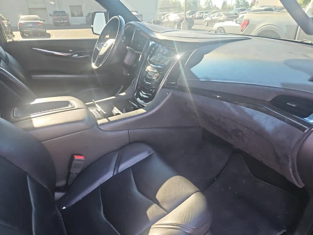 Used 2018 Cadillac Escalade Platinum AWD/4WD image 19