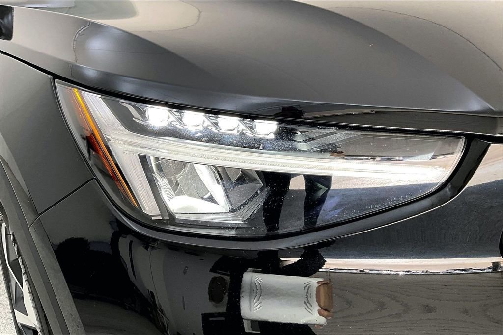 Certified 2025 Volvo XC40 B5 Plus image 39