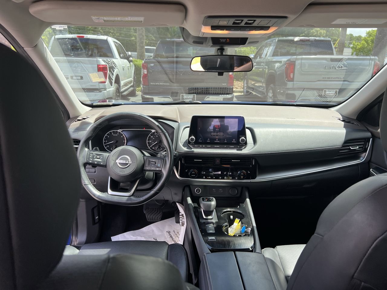Used 2022 Nissan Rogue SV w/ SV Premium Package FWD image 31