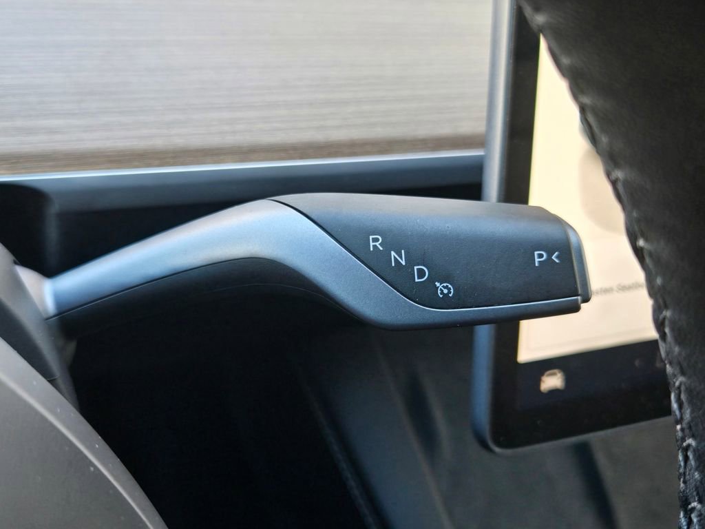 Used 2025 Tesla Model Y Long Range image 21