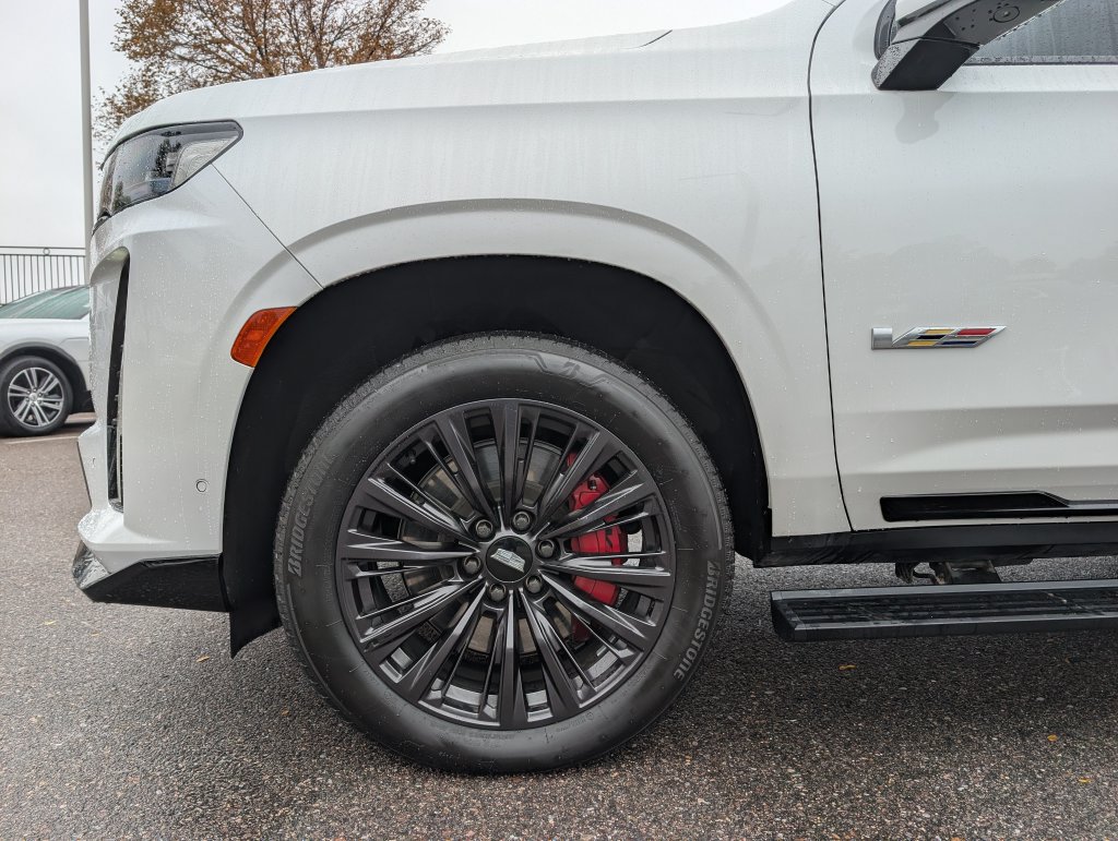 Certified 2024 Cadillac Escalade V w/ LPO, ONYX Package AWD/4WD image 9
