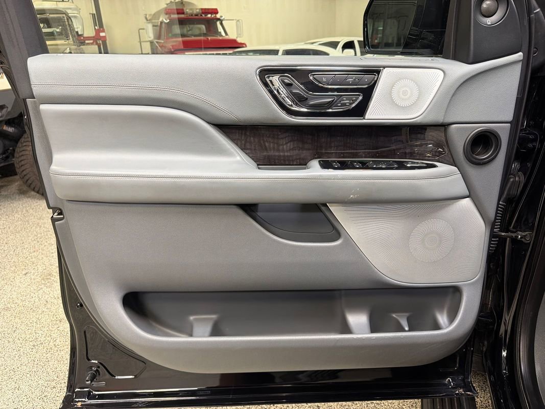 Used 2018 Lincoln Navigator Reserve w/ Technology Package AWD/4WD image 32