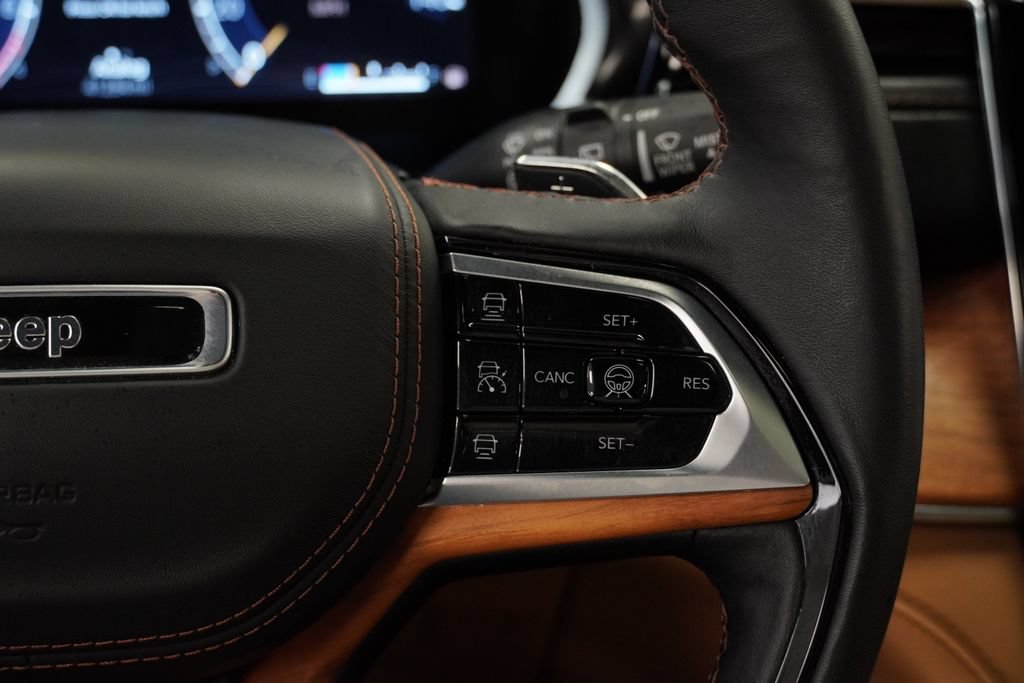 Certified 2025 Jeep Grand Cherokee Summit AWD/4WD image 40