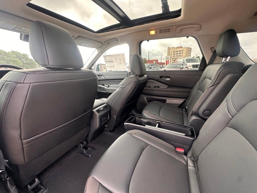 New 2026 Nissan Pathfinder SL w/ SL Premium Package FWD image 17