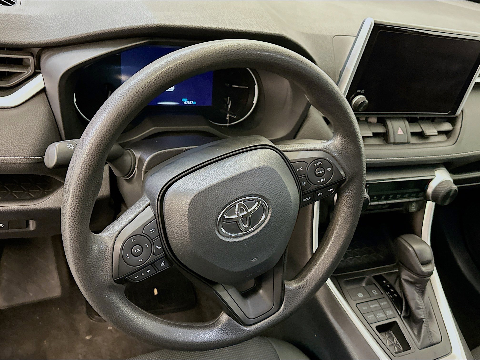 Used 2024 Toyota RAV4 LE image 18