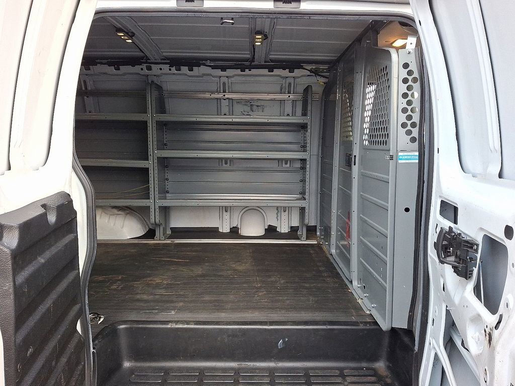 Used 2018 Chevrolet Express 3500 w/ Driver Convenience Package image 30