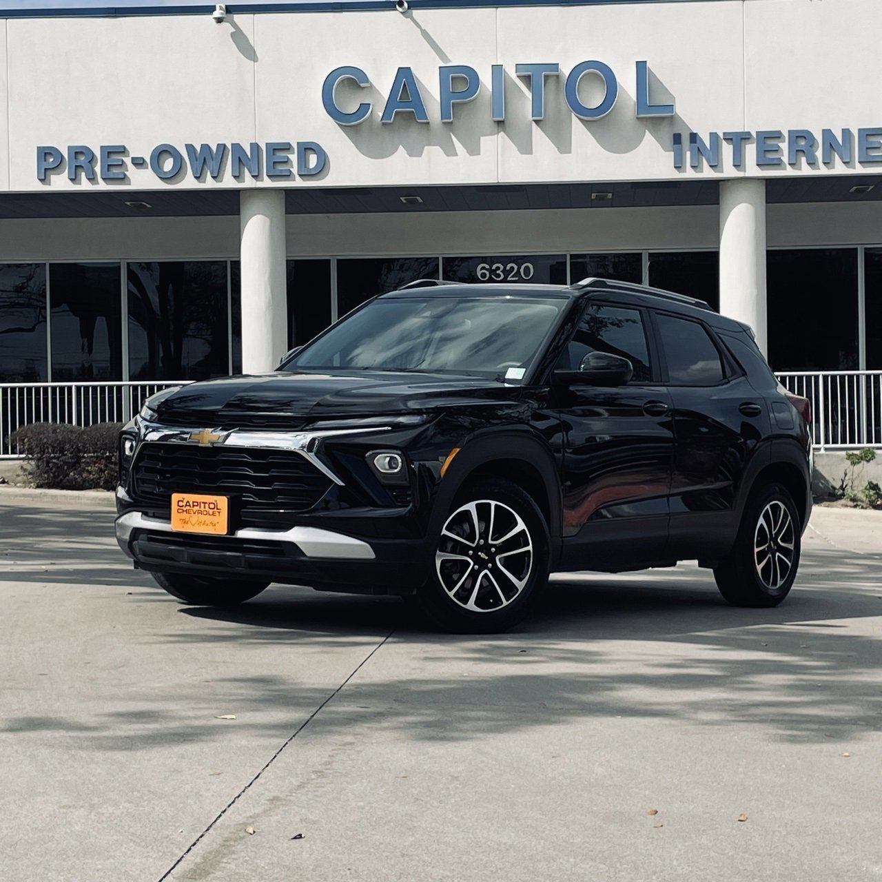 Used 2025 Chevrolet TrailBlazer LT image 2