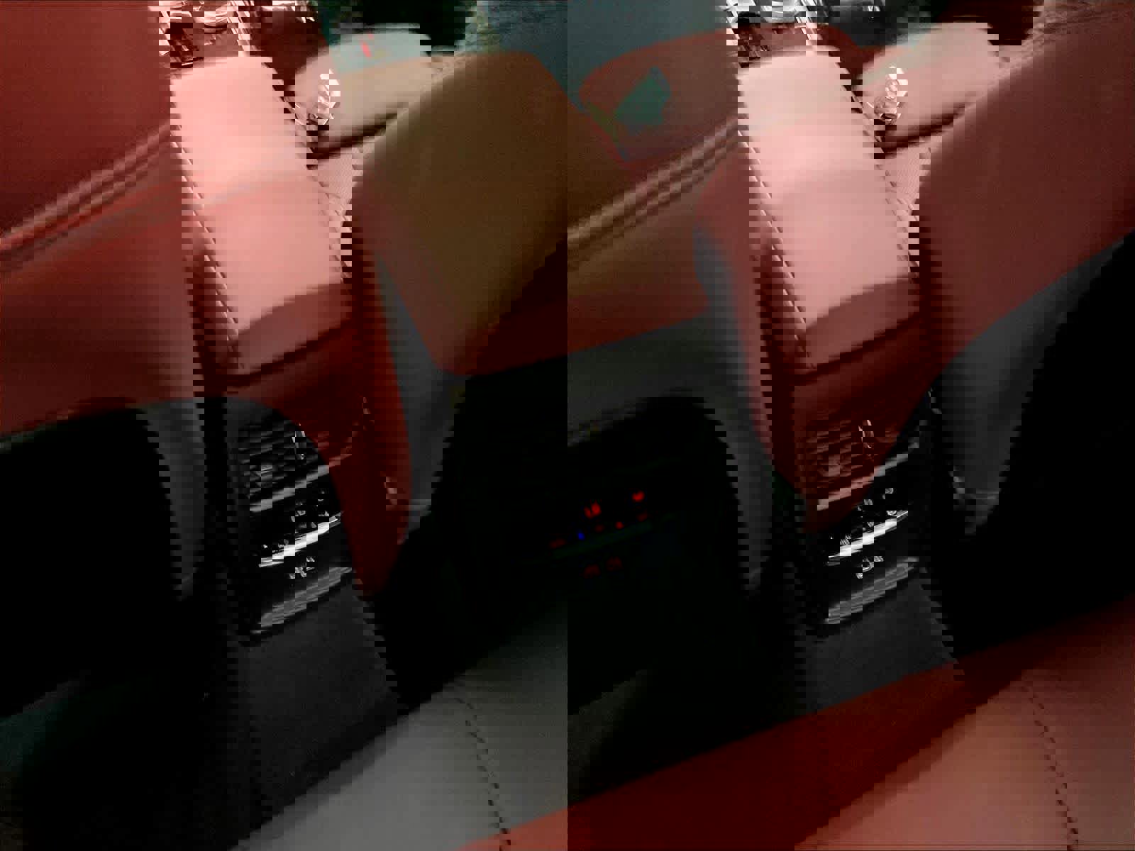 Used 2025 BMW 330i Sedan w/ Premium Package image 38