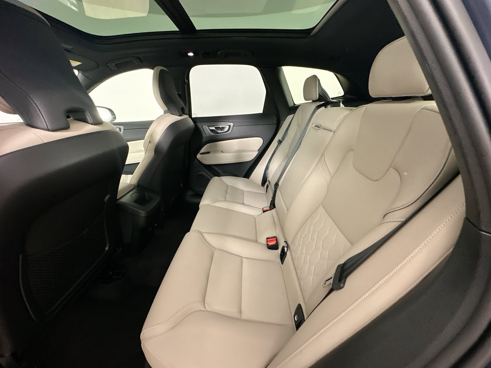 New 2026 Volvo XC60 B5 Plus w/ Protection Package Premier AWD/4WD image 36
