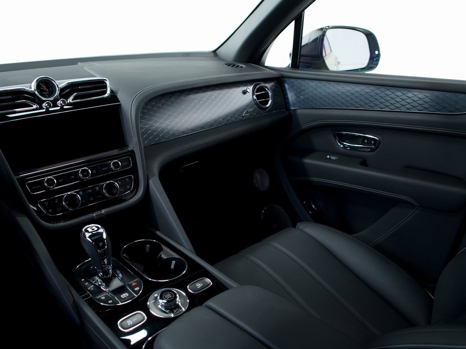 Used 2025 Bentley Bentayga image 30