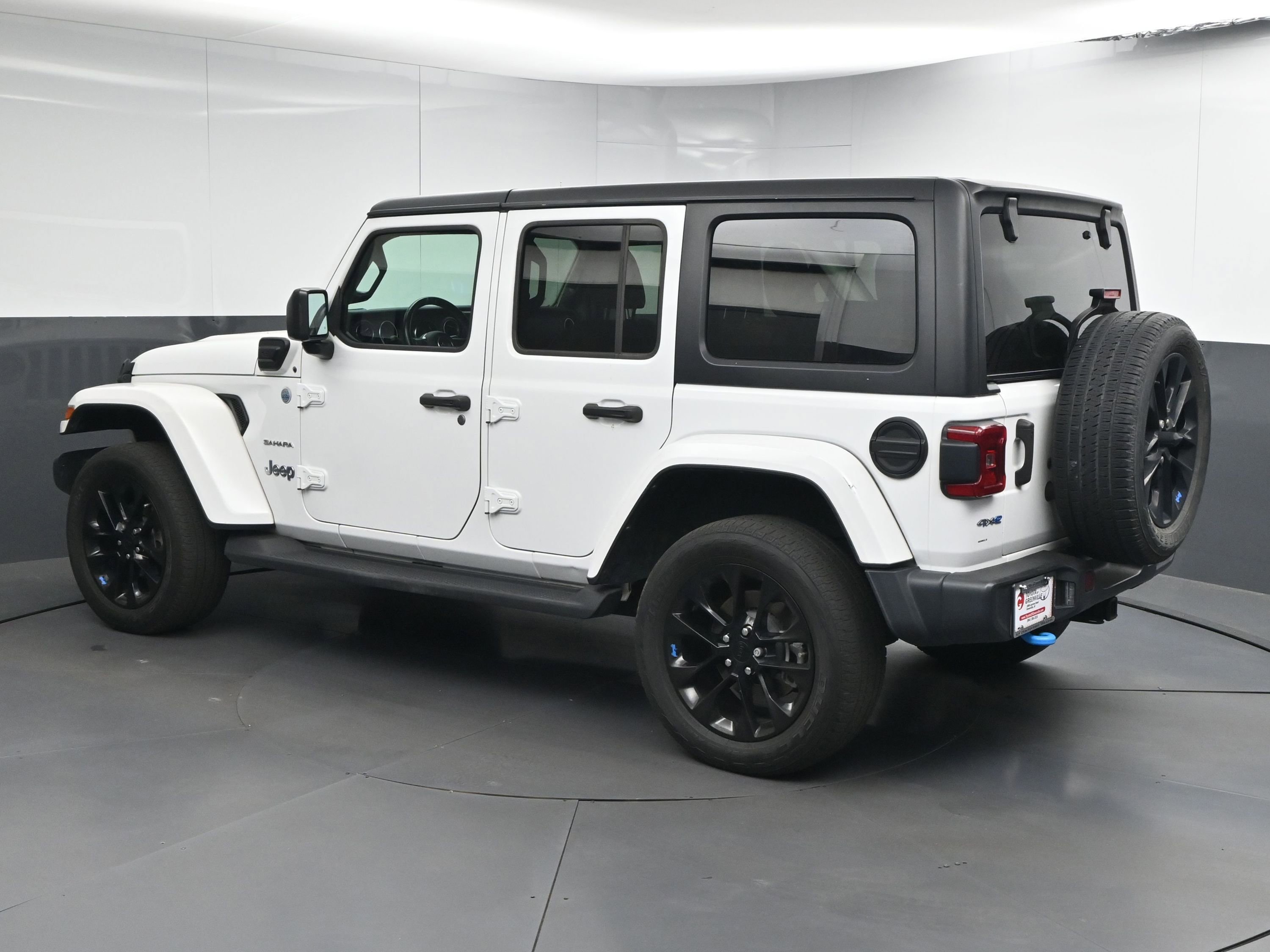 Used 2022 Jeep Wrangler Unlimited Sahara w/ Cold Weather Group image 6
