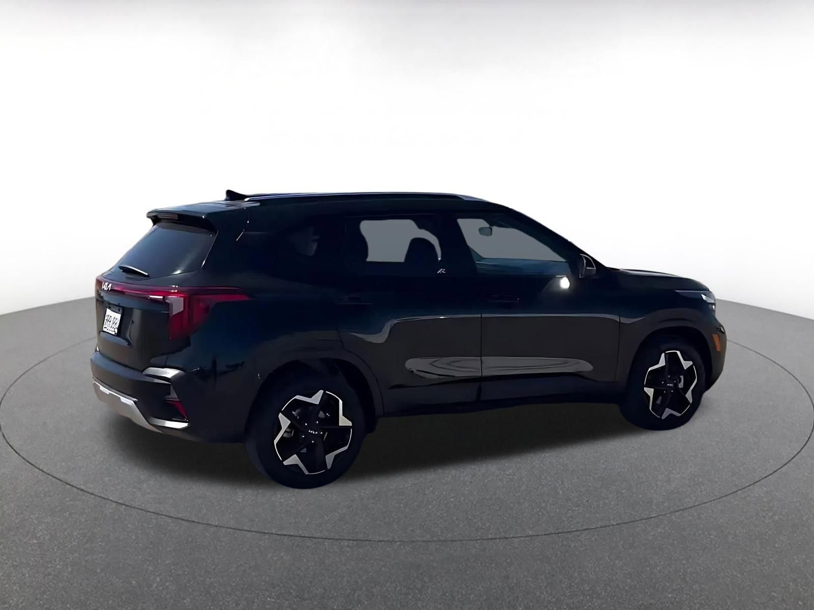 Used 2025 Kia Seltos S FWD image 14
