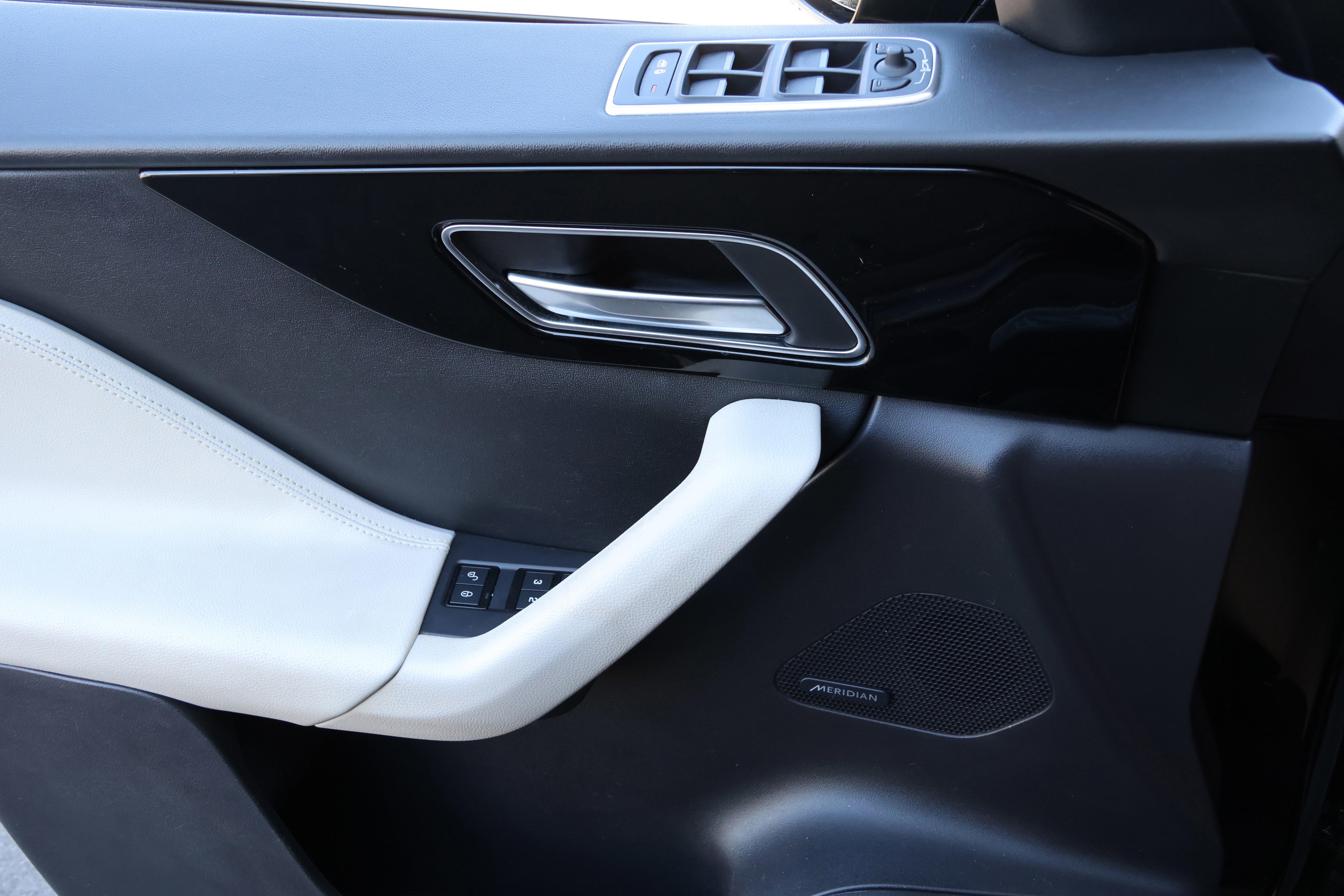 Used 2020 Jaguar F-PACE Prestige image 12