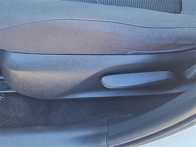 Used 2022 Toyota RAV4 LE image 17