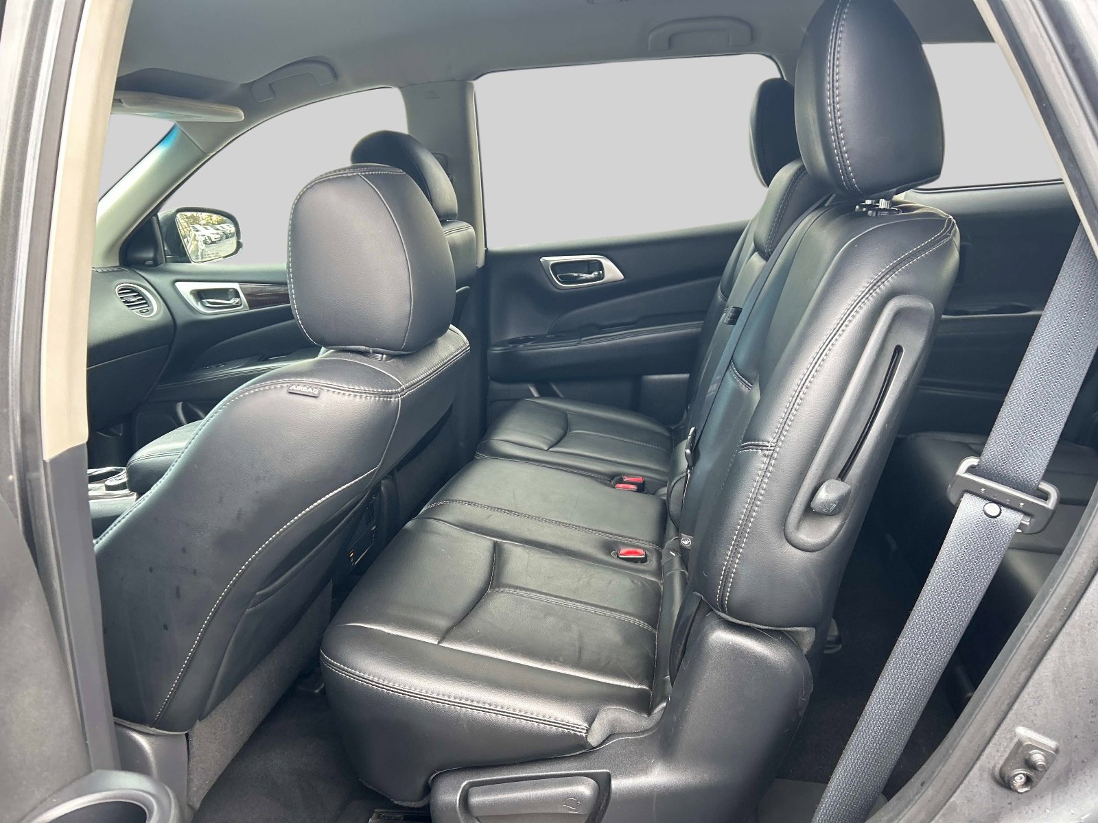 Used 2015 Nissan Pathfinder SL image 12