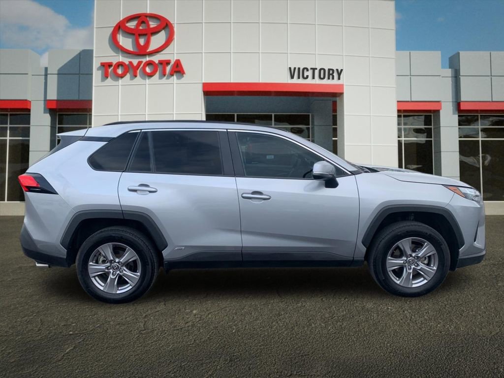 Used 2025 Toyota RAV4 XLE image 2