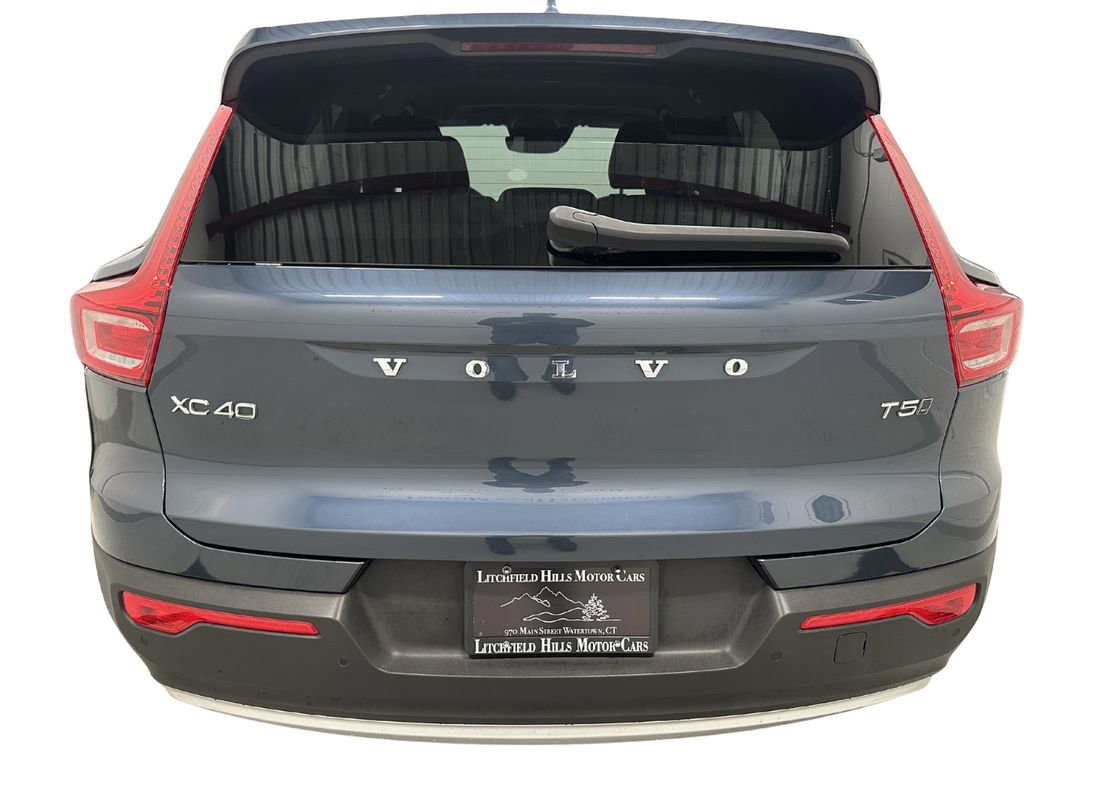 Used 2021 Volvo XC40 T5 Momentum image 6