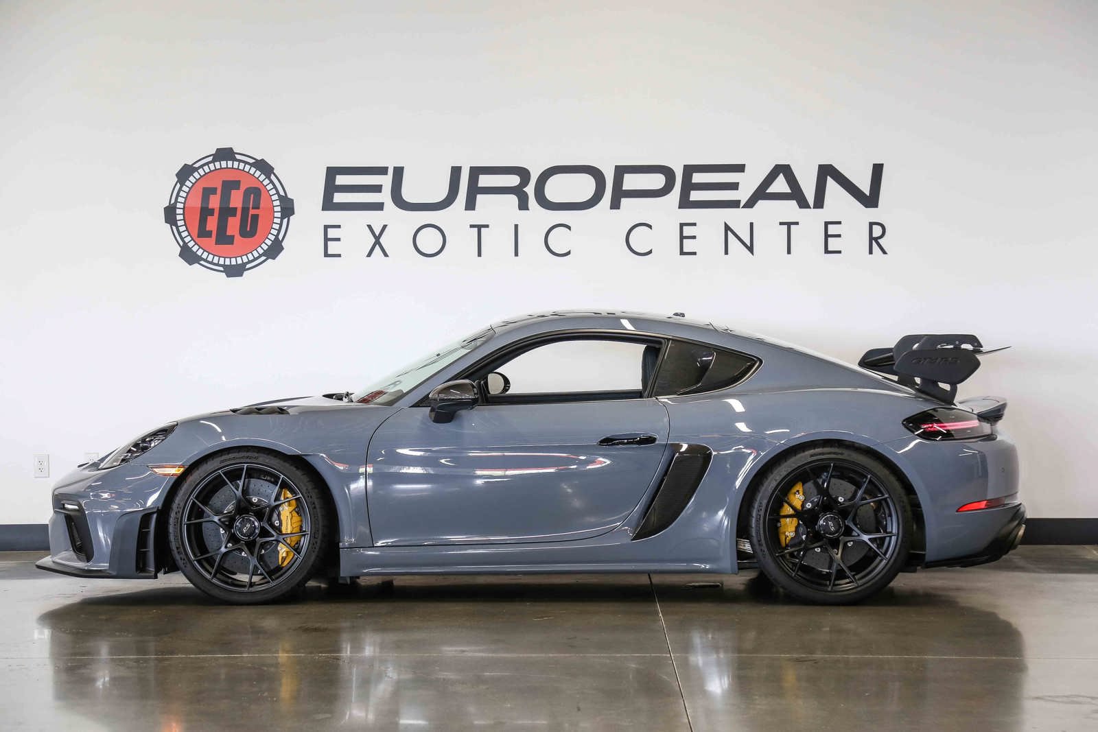 Used 2025 Porsche 718 Cayman GT4 RS w/ Weissach Package RWD image 3
