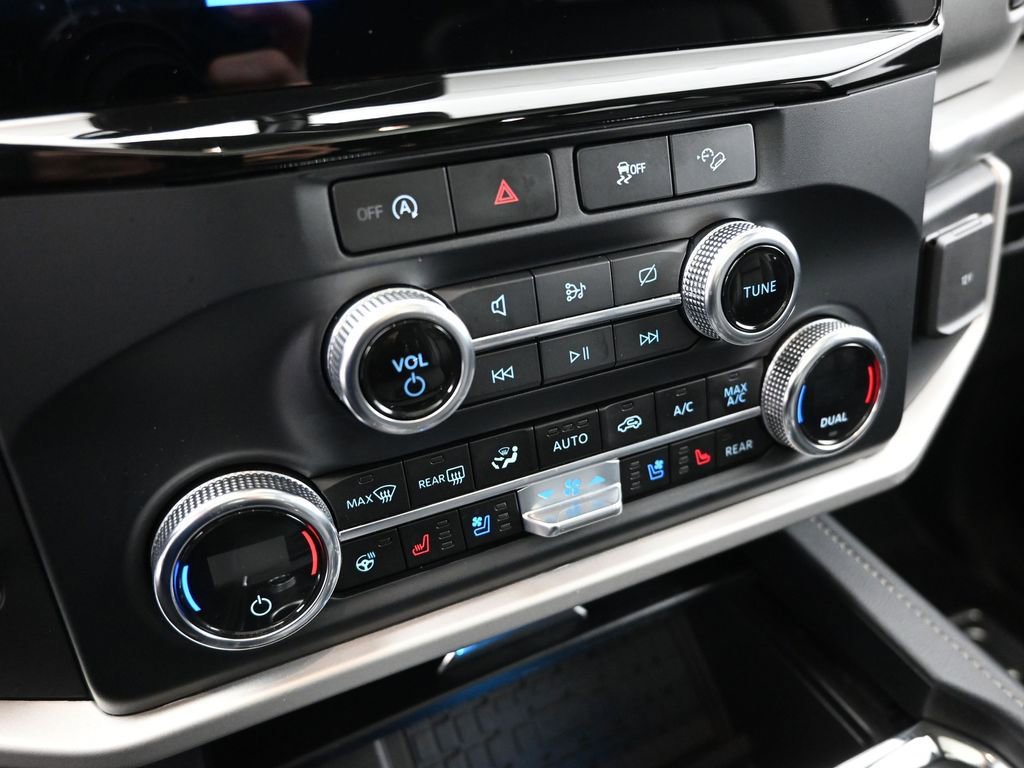 Used 2023 Ford Expedition XLT image 17