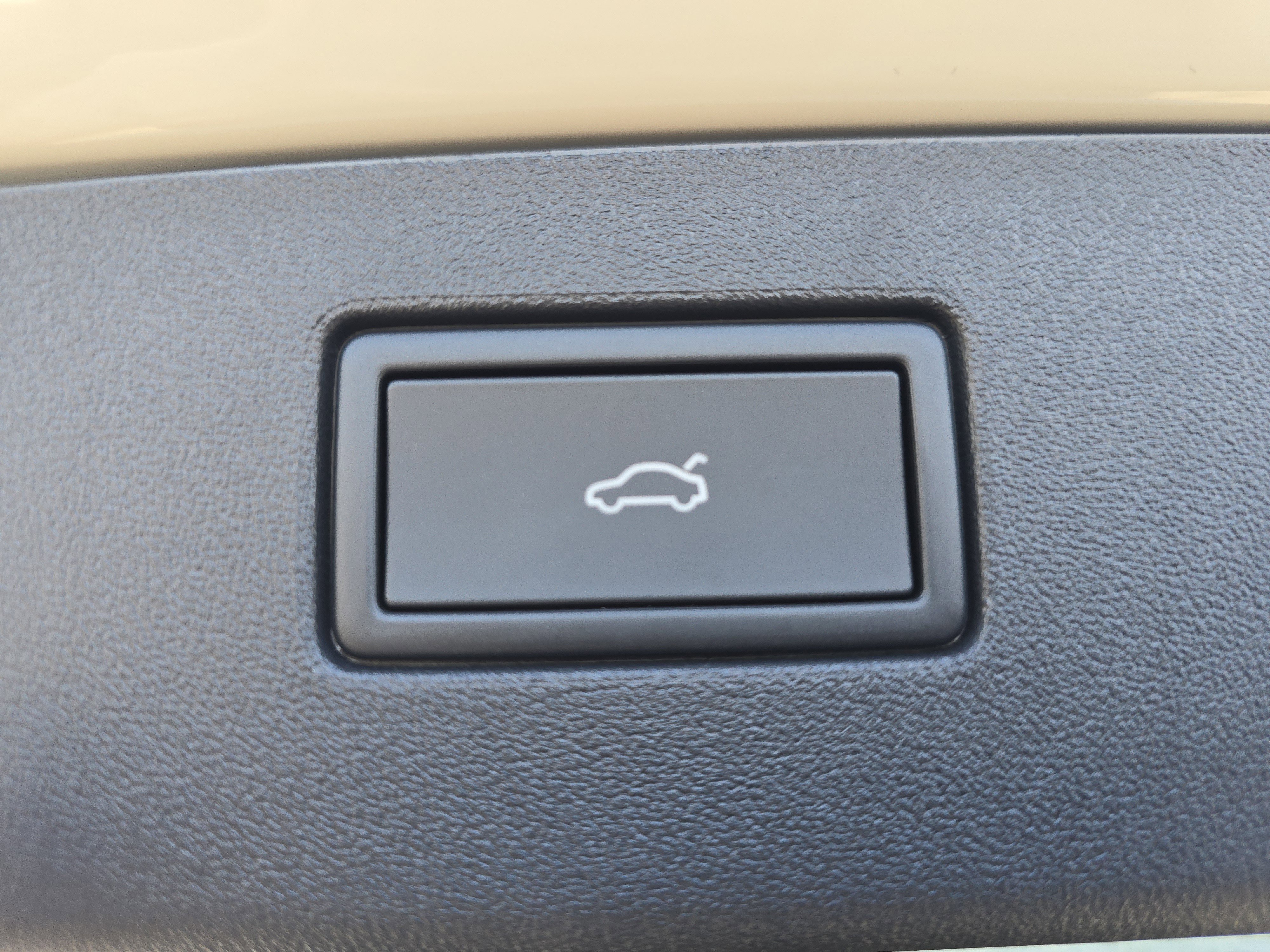 New 2026 Volkswagen Tiguan SE R-Line image 16