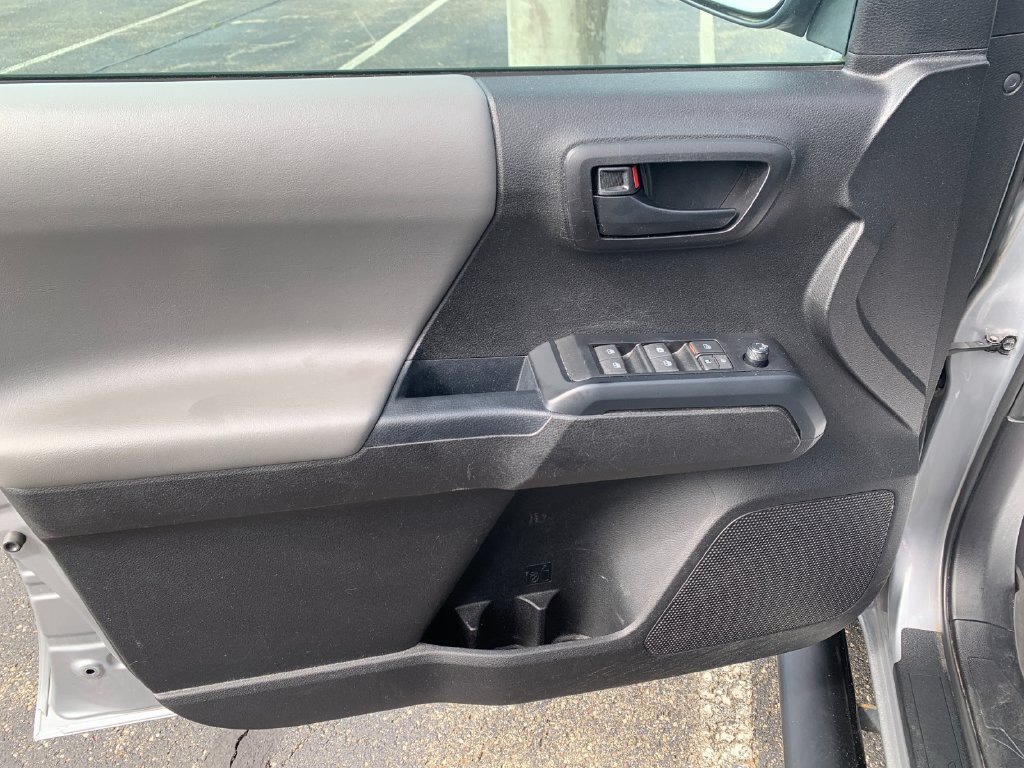 Used 2021 Toyota Tacoma SR AWD/4WD image 12